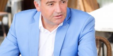 “Muzika shpërndan koronavirusin”, këngëtarja pyet ministrin: Ku e merr mallin?!