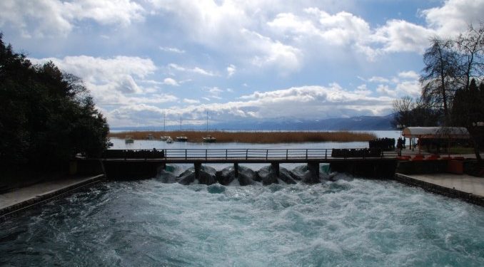 Maqedonia zbraz liqenin e Ohrit: Hapen në maksimum portat për shkarkimet në lumin Drini i Zi