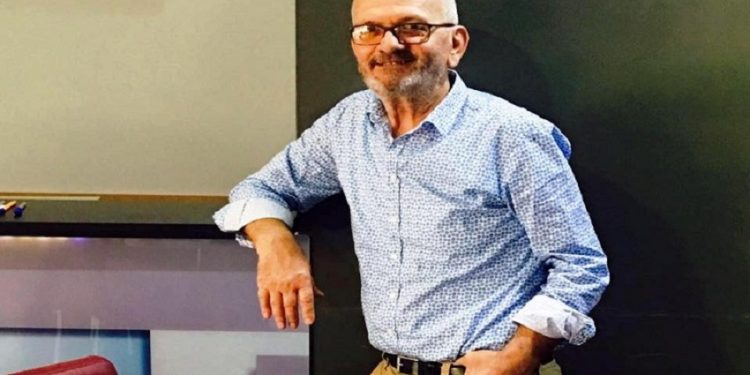 Aktori rrëfen si e la shkollën pasi shokët e klasës e përqeshën për atletet e grisura: U lëndova shumë, tani qaj…