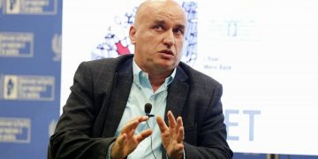 Mero Baze: Kush i del në krah atij që Meta e përdor si “zagar gjahu”, do trajtohet njësoj si ai