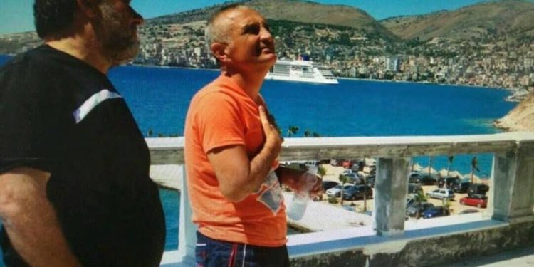 Aktivisti Kuleta Çakalli i shkruan Metës: Ilir Meta dhe Kuleta është e vërteta!
