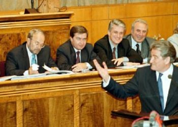 Gazetarja thumbon Metën: Po i zë vendin Bashës për kryeministër?! Meta i kujton kohën e Fatos Nanos