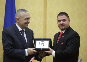 “Është bërë si gjenerali i ushtrisë së vdekur”! Vjen reagimi i fortë i Ilir Metës së dehur në emision edhe për Spiropalin