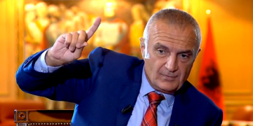 Gazetari zbardh skandalin e ri të presidentit: Meta i dha nënshtetësinë shqiptare të dënuarit për 5 v.rasje