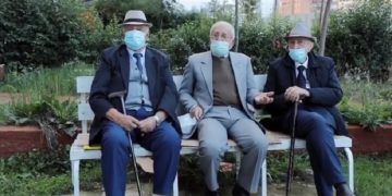 Qytetarët i përgjigjen Ramës duke vënë maskat, kryeministri: Rrofshi, rrofshi, ju dua shumë!