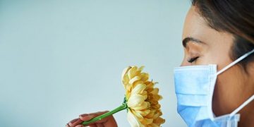 Humbja e shijes dhe nuhatjes që të shkakton Covid-19 është ndryshe nga ajo e gripit, si ti dalloni në kushte shtëpie