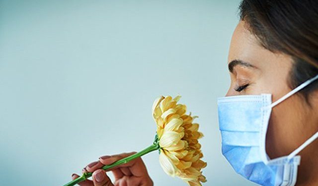 Humbja e shijes dhe nuhatjes që të shkakton Covid-19 është ndryshe nga ajo e gripit, si ti dalloni në kushte shtëpie