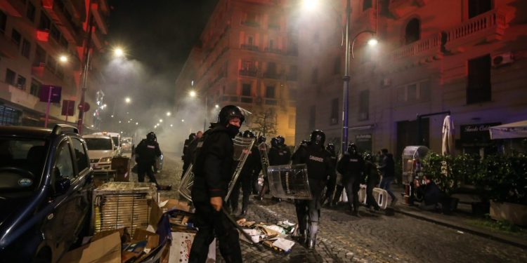 M.afia nxit protesta kundër masave shtërnguese në Itali