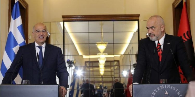 Mediat greke: Ankaraja do sjellë marinën në Portin e Vlorës, Haga anashkalon ngërçin e Kushtetueses