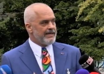 Kush ishte gruaja që priti Ramën të dilte nga Kuvendi e të shpërthente në të shara