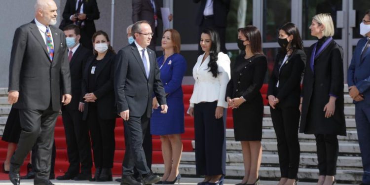 Moska sulmon Ramën: “Shqipëria e Madhe” k.ërcënim për Ballkanin, të ndërhyjë BE