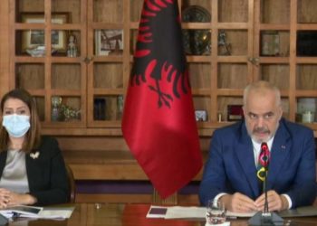 Nga java tjetër maskat e detyrueshme: Kush del në rrugë pa maska do gjobitet… do i paguani tek fatura e dritave