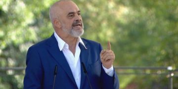 Kërcënimi për dorëheqje/ Reagon menjëherë Rama, lëshon keq gojën ndaj Metës: Futja e Presidentit nëpër lokale ku vë baste me subjektet e OFL është k.rim mendor!