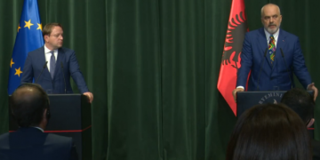Rama-Varhelyi-t: Shqipëria s’mund të penalizohet se ka bërë spastrimin më të madh në rajon, të gjyqtarëve të korruptuar
