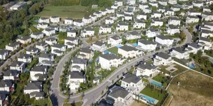 Pas Lulit edhe Shkëlzen Berisha banorë në kompleksin e vilave që kushtojnë nga 500 mijë deri në 1.7 milionë euro