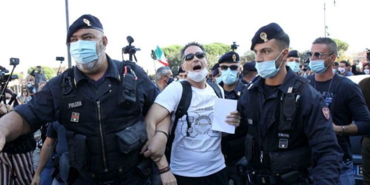 Protestë masive në Itali kundër përdorimit të maskës