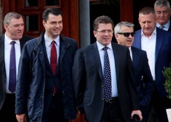 Dashi flet se çfarë do bëjë ai dhe shokët e tij në… foto: Ne do rrëzojmë Ramën , do ndërtojmë Shqipërinë dhe do mbrojmë Metën deri në fund të mandatit?!
