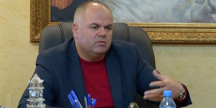 Koço Kokëdhima akuza të forta ndaj Safet Gjicit, kërkon a.rrestimin e tij për evazion fiskal dhe mashtrim