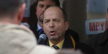 Sipas një studimi të ekspertit Sazan Guri: Maska të bën pak budalla