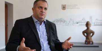 Shpend Ahmeti: Do vendosim taksë… për hyrje në Prishtinë!
