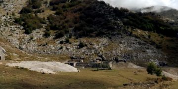 Skrapari, kryeqyteti i luftës/ Historia e tuneleve që do strehonin elitën komuniste në rast lufte