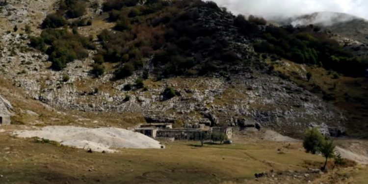 Skrapari, kryeqyteti i luftës/ Historia e tuneleve që do strehonin elitën komuniste në rast lufte