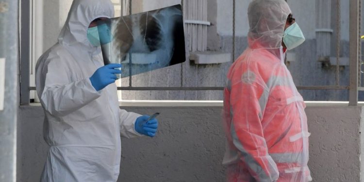 Ngarkesa virale e Covid-19, çfarë do të thotë kur është e lartë? Pse në verë ishte më e ulët?