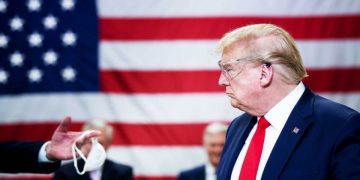 Mjekët zbulojnë: Cilat janë shanset që Trump t’i mbijetojë COVID-it?