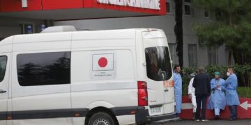 FOTO/ Nuk mbajnë maskën, policia gjobit qytetarët “rebelë” në rrugë