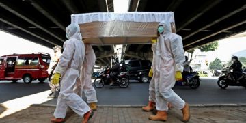 Pandemia dhe rruga e gjatë përpara! Pse qeveritë nuk po përballen siç duhet me COVID-19?!