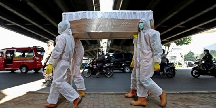 Pandemia dhe rruga e gjatë përpara! Pse qeveritë nuk po përballen siç duhet me COVID-19?!