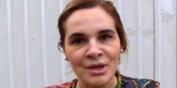 ÇIfti antimaskë Meta-Kryemadhi i kap paniku pas infektimit të Vasalit! Monika si toadore: Do mbaj maskë të kuqe që ta tërboj Edi Ramën që solli termetin dhe pandeminë