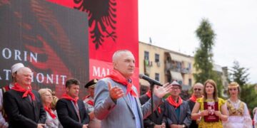 29 nëntori që bën qesharak Ilir Metën