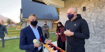 Rama iu jep medalje 4 sipërmarrësve në Vermosh: Ngjan si një kartolinë e gjallë nga Zvicra, një mrekulli