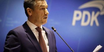 Gjuetia e “shtrigave” vazhdon! Një tjetër politikani të njohur shqiptar i konfirmohet aktakuza, dorëzohet tek autoritetet e Speciales