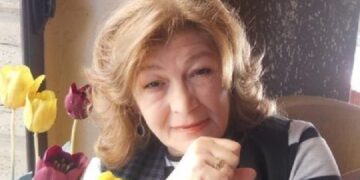 Artistja e njohur shqiptare në gjendje kritike për jetën e shtruar tek Infektivi, apeli rrëqethës i mikut të saj: Shpëtojeni! Para jush qëndron e shtrirë një heroinë, një aktore dhe këngëtare e madhe