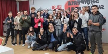 Ndalohen grumbullimet në ambientet të mbyllura! Pionierë dhe fatosat e Monikës “kapicë pa maska”: Ligj zbatuesit flejnë gjumë