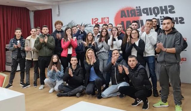 Ndalohen grumbullimet në ambientet të mbyllura! Pionierë dhe fatosat e Monikës “kapicë pa maska”: Ligj zbatuesit flejnë gjumë