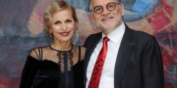 nfektohet me koronavirus politikani dhe biznesmeni i njohur shqiptar bashkë me bashkëshorten e tij: Ja si paraqitet gjendja shëndetësore