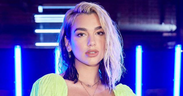 “Kjo është e pabesueshme!”, Dua Lipa thyen rekorde dhe nuk i mban dot lotët e gëzimit: Zemra po më rreh fort, jam në shok total!