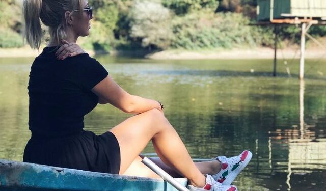 Humbi 7 personat e afërt nga tërmeti tragjik i 26 nëntorit, moderatorja e njohur shqiptare prek me dedikimin e saj: Më keni munguar shumë! (Foto)