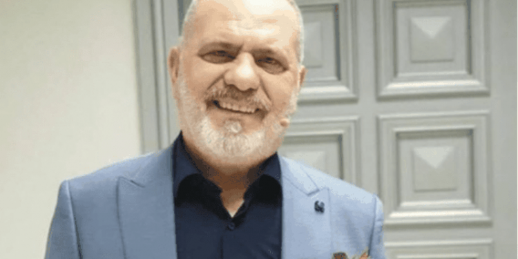 Prej 10 ditësh i infektuar me Covid-19: Rëndohet gjendja e Koço Devoles, futet në intubim (Detajet)