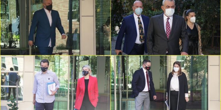 Rama shkund ministrat! Irritohet me mosshkarkimin e drejtorëve parazitë: Në administratë s’duhet të ketë këmbë militanti të LSI