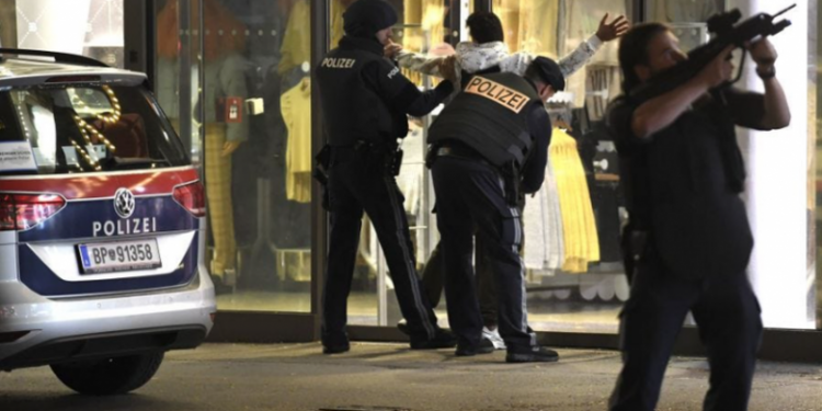 “Një nga autorët është me origjinë shqiptare”, gazetari i njohur zbulon faktet tronditëse: Ja kush ishte terroristi që përgjaku Vjenën!