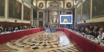 Mbyllet historia e koalicioneve! Botohen në Fletoren Zyrtare ndryshimet në Kodin Zgjedhor: Raporti i Venecias vjen në Tiranë në Janar