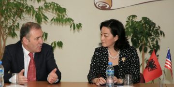 Pas ultimatumit të SHBA, i’u hiqet licenca e avokatisë gjyqtarëve dhe prokurorëve që u tërhoqën dhe ngelën në veting: Pritet hapja e hetimeve nga SPAK