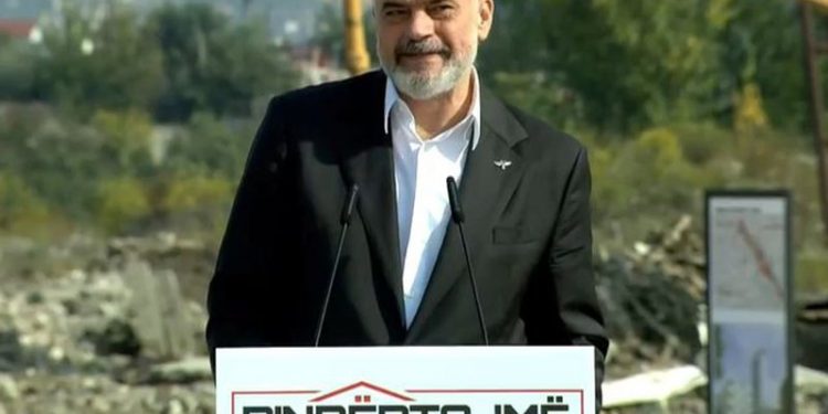 Rama goditje Metës: Çfarë kërkon më? Mos do vilën e Zogut në majë të kodrës se një në det e ka, e rëndë si është katandisur