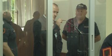 Kolapsi në gjyqësor “shpëton” Berishën, shtyhet pa afat çështja e Izet Haxhisë, të gjithë në panik nga dosja “Hajdari”