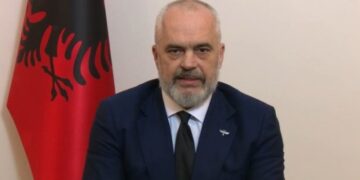 “Shëmbëlltyrë e përpjekjes sonë transformuese”, Rama e nis ditën me lajmin e mirë për qytetarët vlonjatë