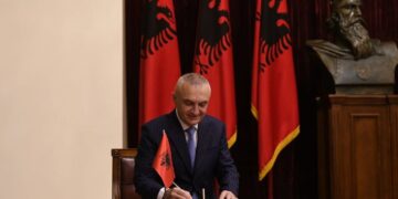 Meta vë mend për skandalin me shtetësitë! Dekreton vetëm kërkesat e Ministrisë së Brendshme, asnjë miratim me procedurë të veçantë